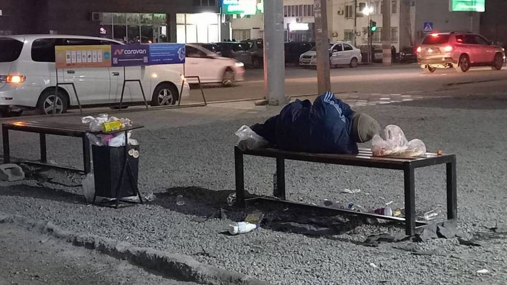 Жители 12 микрорайона жалуются на бездомных