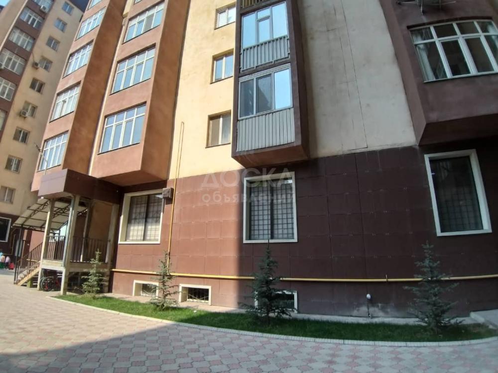 Продаю 3-комнатную квартиру, 157кв. м., этаж - 9/10, мкр. Джал. ул. Тыналиева.