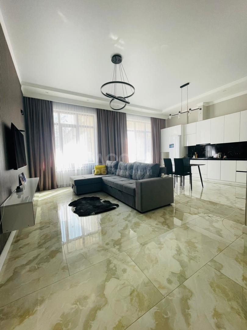 Продаю 3-комнатную квартиру, 87кв. м., этаж - 1/10, Акылбекова.