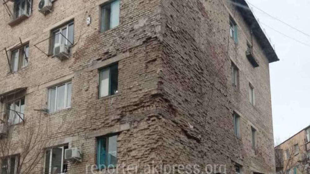 Бишкекчанин озабочен состоянием здания в 5 мкр. Ответ Октябрьского акимиата