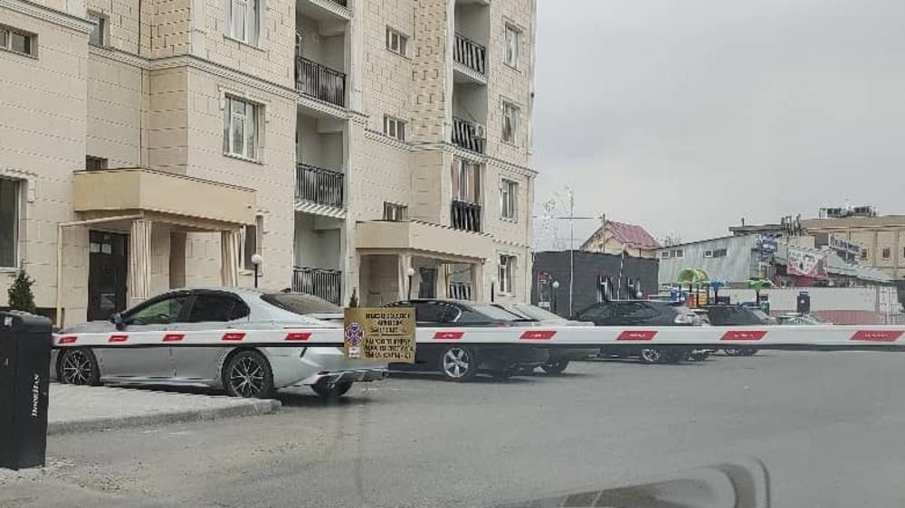 Законно ли на 7 Апреля поставили шлагбаум? Фото горожанина