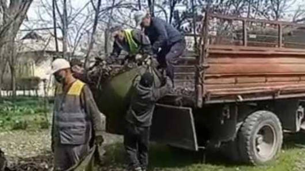 «Бишкекзеленхоз» убрал свалку мусора в сквере на Республиканская—Фестивальный. Фото и видео