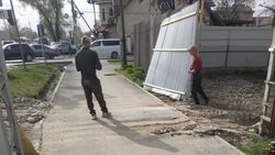 На Ахунбаева возле стройки испортили тротуар. Фото горожанина