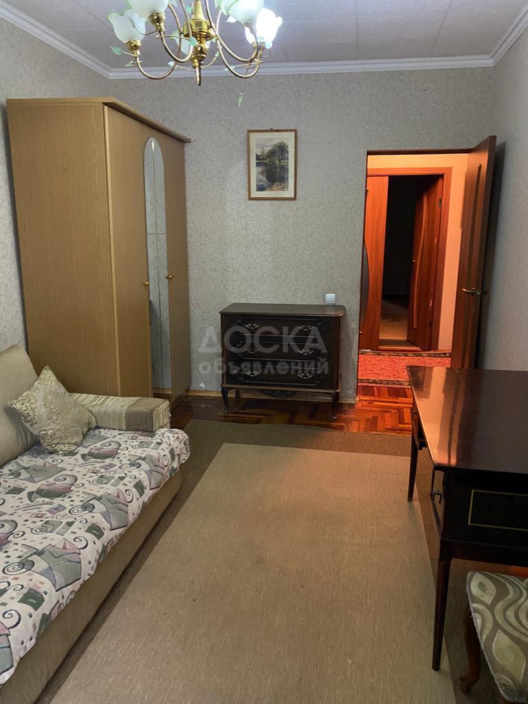 Сдаю 3-комнатную квартиру, 97кв. м., этаж - 1/5, Турусбекова 35.
