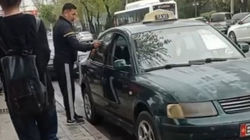 Таксист припарковался на остановке и моет свой «Пассат», у которого почти 100 тыс. сомов штрафов. Видео