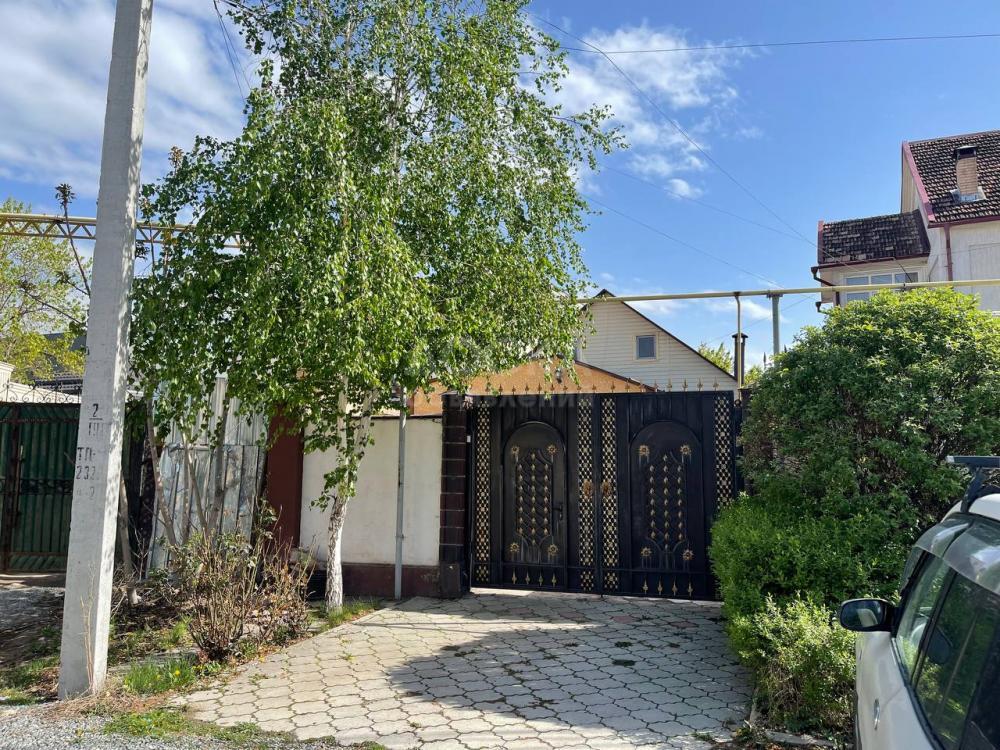 Продаю дом 6-ком. 150кв. м., этаж-2, 4-сот., стена кирпич, Бакаева/ Магистраль, р-н ТРЦ Ала Арча.