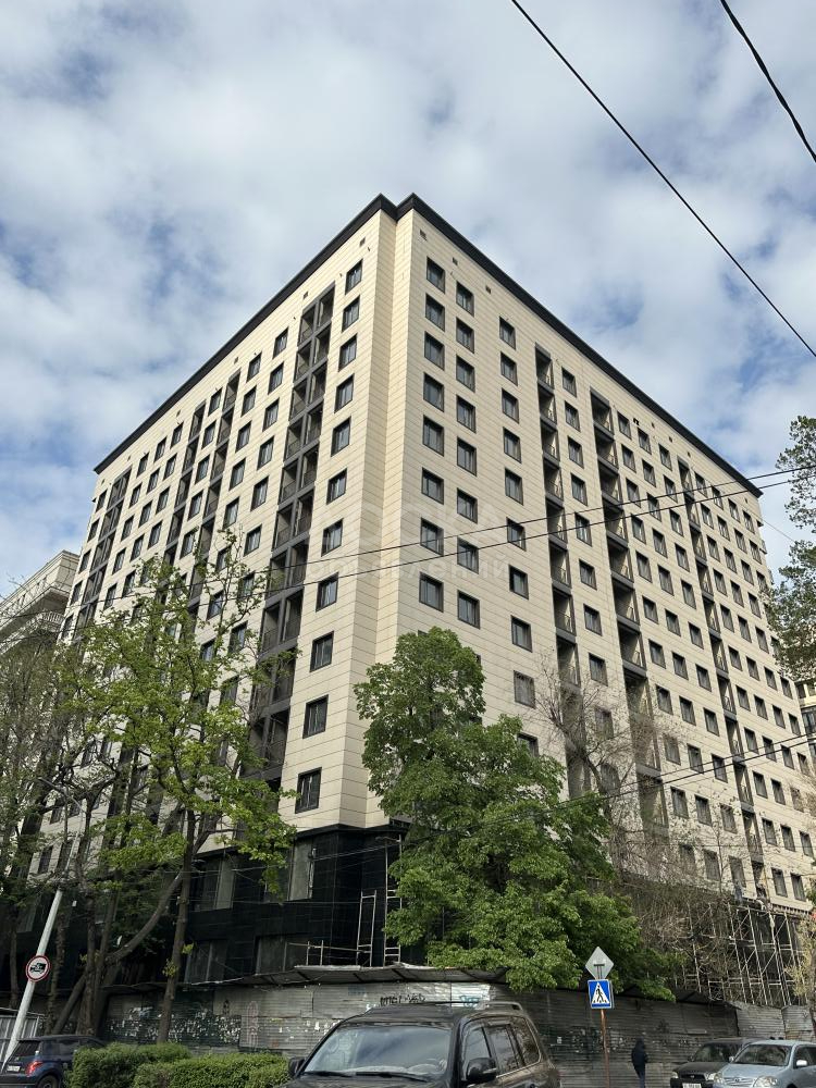 Продаю 2-комнатную квартиру, 70кв. м., этаж - 10/13, Боконбаева Раззакова.