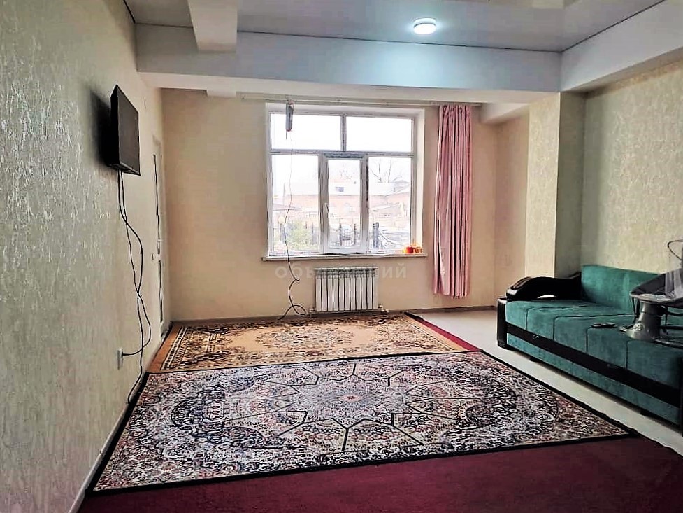 Продаю 1-комнатную квартиру, 47кв. м., этаж - 1/10, ул. Садырбаева - Гагарина.