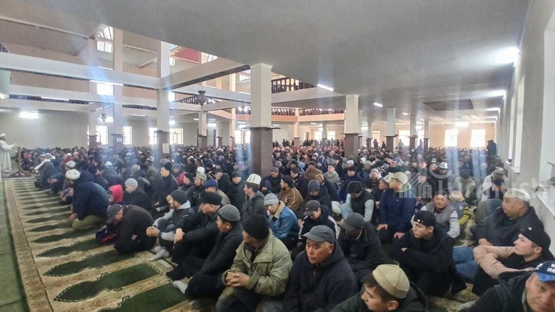 Largest mosque in Karakol hosts Eid prayer with 5000 people in attendance - Vimarsana News