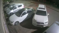«Тойота 4Runner», паркуясь, зацепил BMW, а затем уехал с места ДТП. Видео