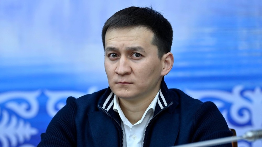 Депутат Ажибаев.