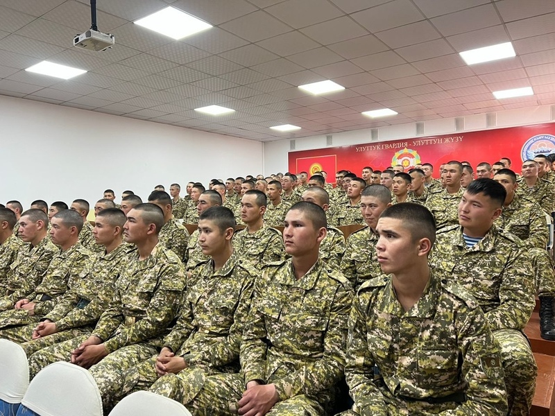 La Guardia Nazionale del Kirghizistan ospita un evento militare patriottico