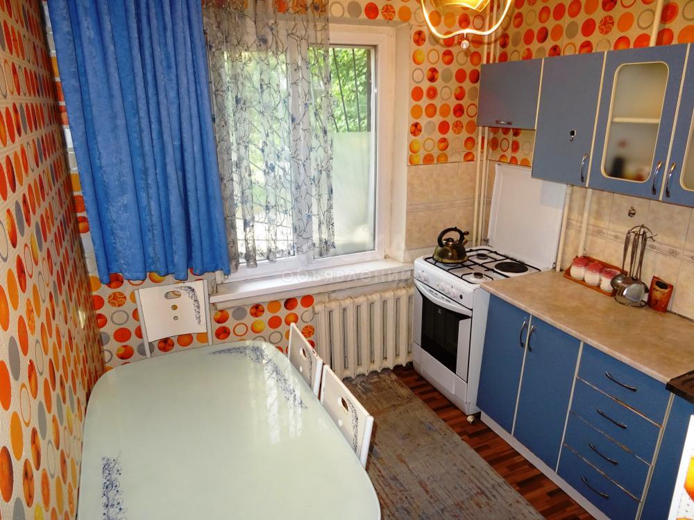Продаю 3-комнатную квартиру, 61кв. м., этаж - 1/3, район рынка Кудайберген, .