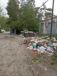 На ул.Крымской не убирают мусор. Фото горожанина