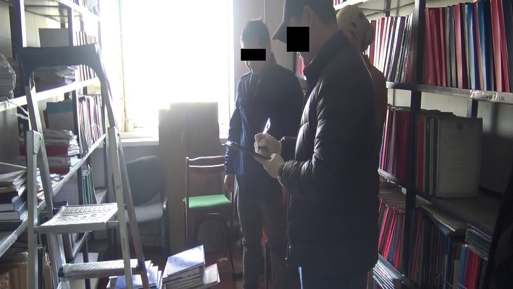ГКНБ возбудил уголовное дело на госнотариусов Иссык-Кульской области ...