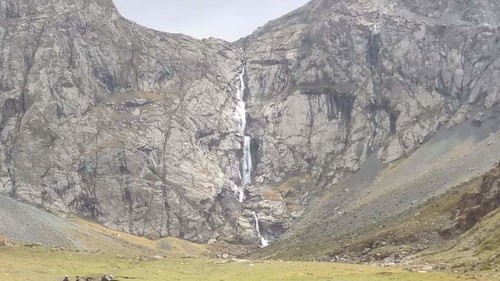 Видео — Красивый водопад в Ат-Башы, к которому приезжали туристы из Санкт-Петербурга и Москвы — Экология АКИpress