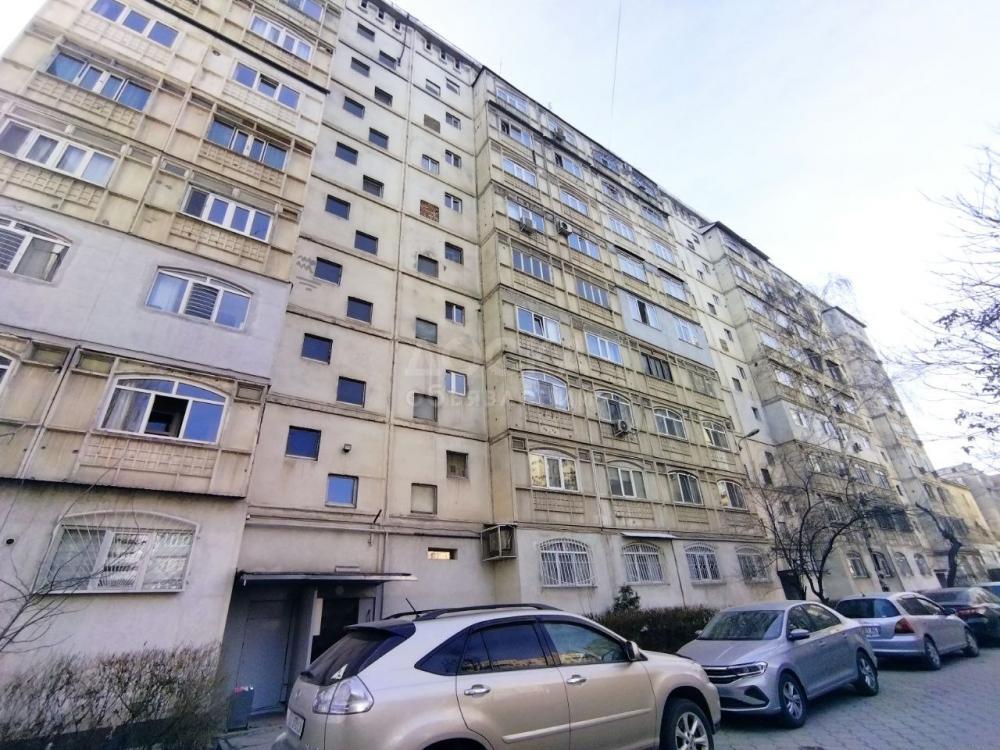 Продаю 3-комнатную квартиру, 87кв. м., этаж - 1/9, Боконбаева/Исанова.