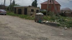 На ул.Куйручук снова не убирают мусор. Фото горожанина