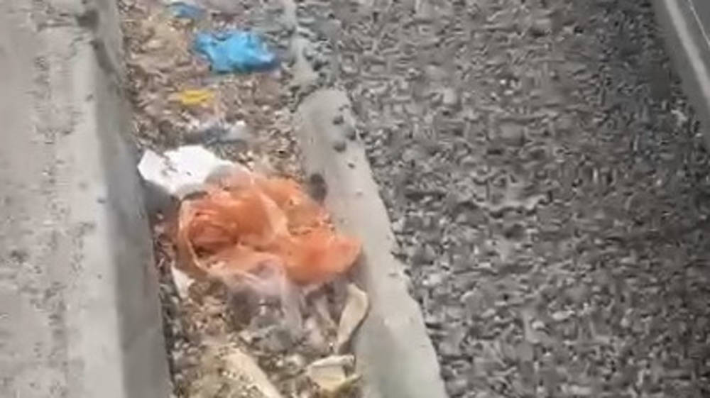 Арык на ул.Беларусской забит мусором и землей. Видео горожанина