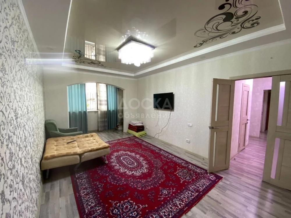 Продаю 2-комнатную квартиру, 68кв. м., этаж - 1/9, мкрн.Солнечный.