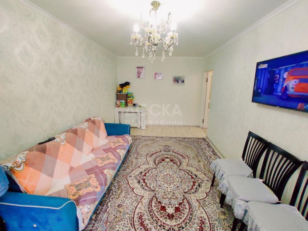 Продаю 2-комнатную квартиру, 44кв. м., этаж - 1/4, Ахунбаева/Малдыбаева.