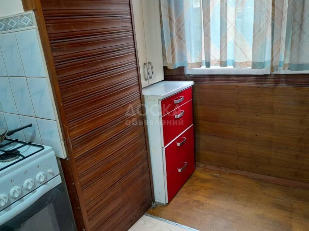 Сдаю 1-комнатную квартиру, 38кв. м., этаж - 2/3, Ахунбаева/Мира.