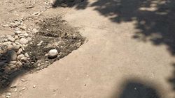 Строительная техника на Джержинского повредила новый тротуар. Фото