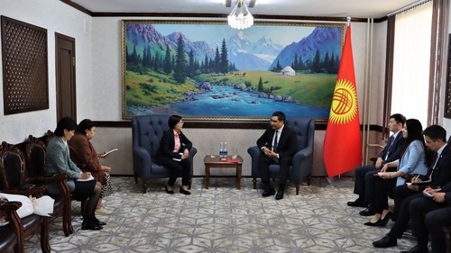 Глава Минэкономкоммерции встретился с директором АБР для подведения итогов ее работы в КР — Tazabek