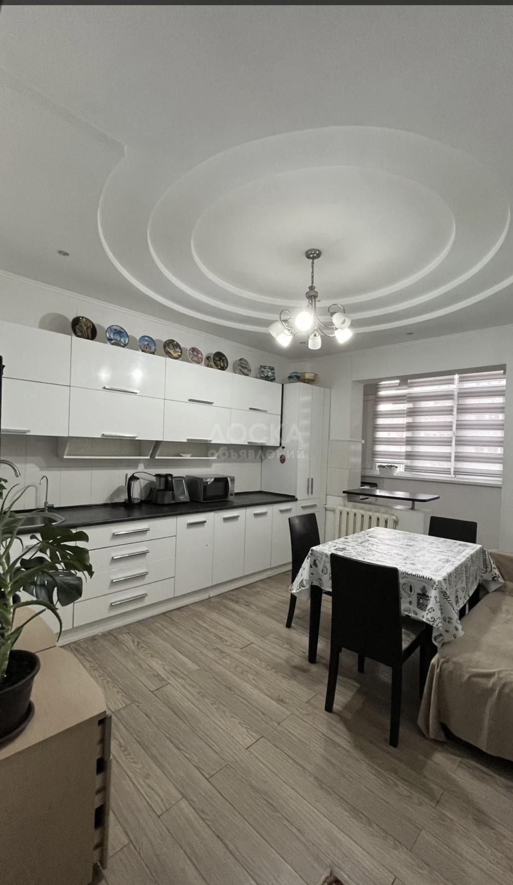 Продаю 4-комнатную квартиру, 97кв. м., этаж - 8/9, Джал.