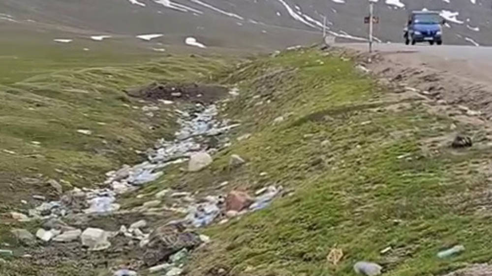 Перевал Ала-Бель завален мусором. Видео
