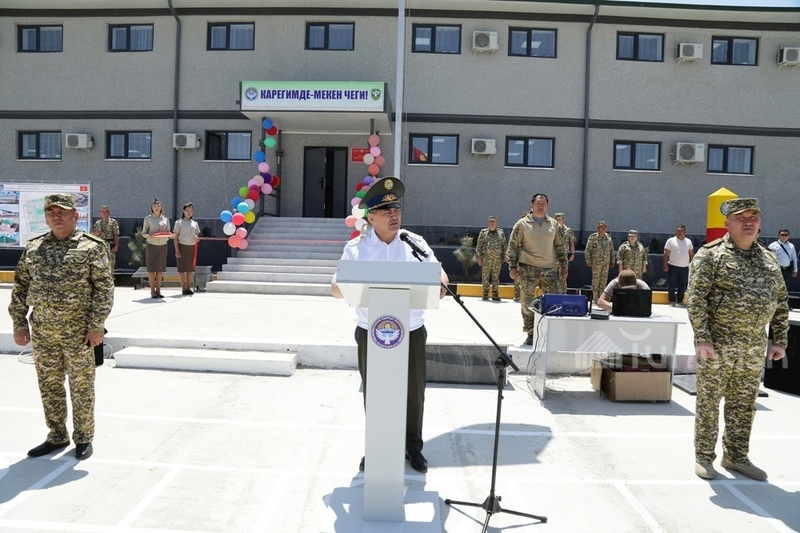 Tashiev has lunch with servicemen at newly commissioned Maksat border ...