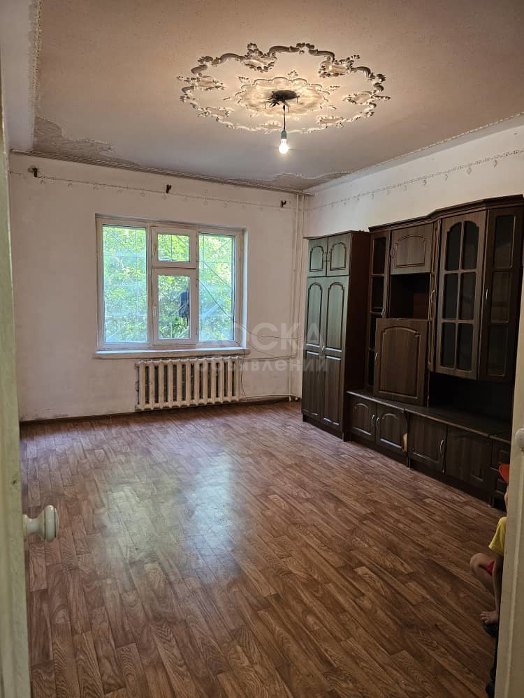 Продаю 2-комнатную квартиру, 49кв. м., этаж - 1/5, Аламедин 1, ул.Ленина/ул.Аузова.