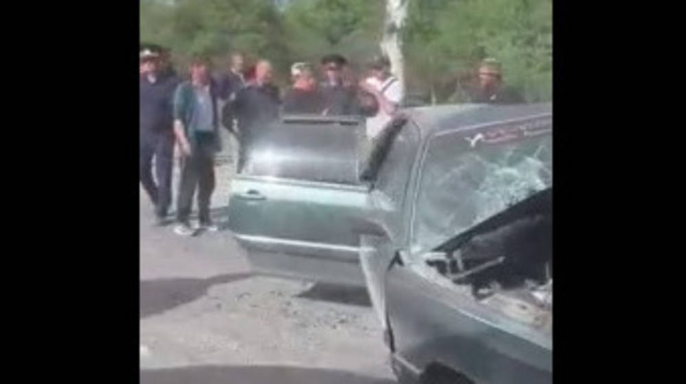 По автодороге Каракол—Тюп произошло ДТП. Пострадали 4 человека, среди них турист из России