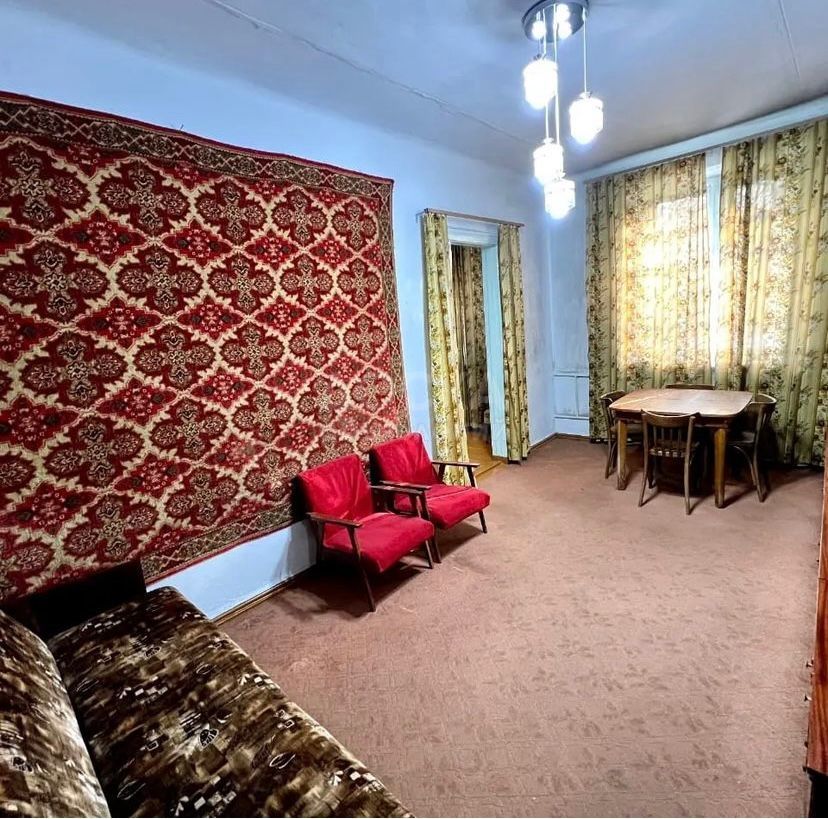Продаю 2-комнатную квартиру, 43кв. м., этаж - 1/3, Усенбаева\Баетова.