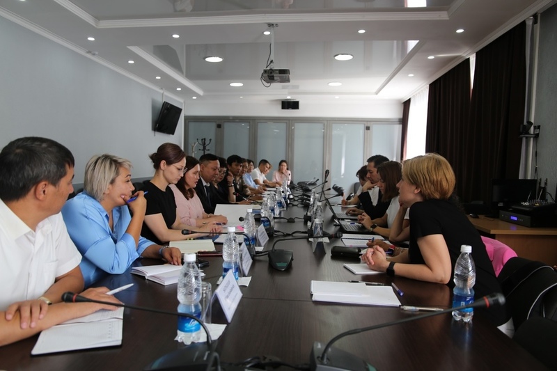 Kyrgyz Labor Ministry, World Bank representatives discuss new project aimed to support poor households and labor migrants - Vimarsana News