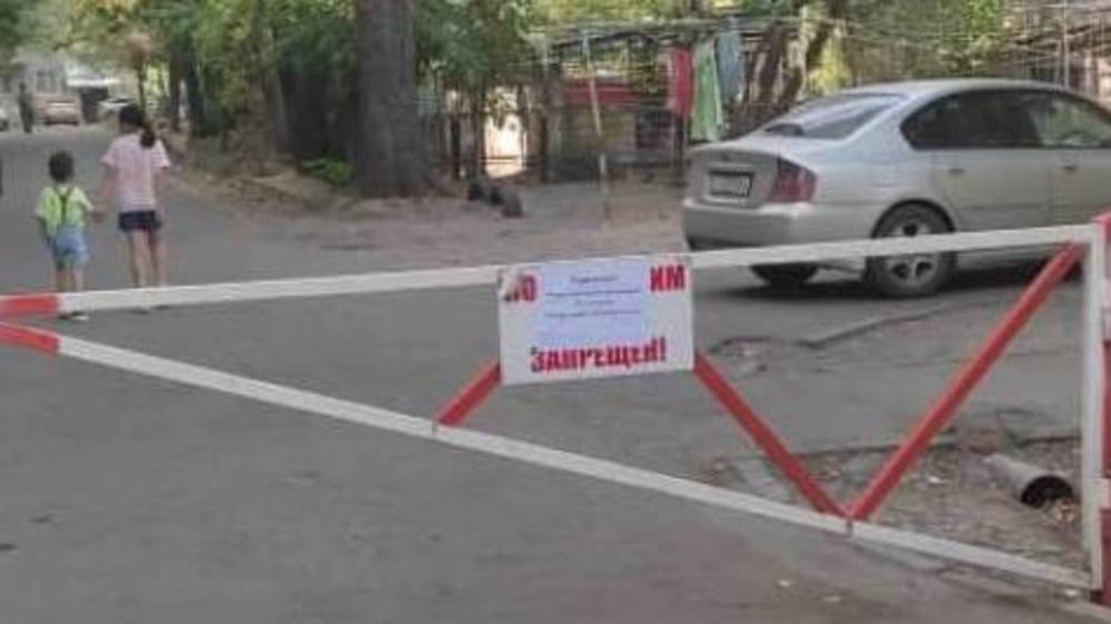 Объявление о установке шлагбаума. Законно ли установлен шлагбаум. Законно ли установлен шлагбаум. Порядок установки шлагбаума во дворе многоквартирного дома. Шлагбаум.