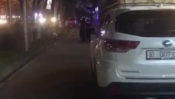 «Хайландер» припарковали, заехав на тротуар на проспекте Чуй. Видео