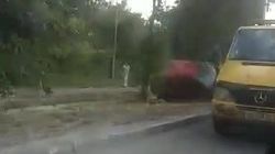 На ул.Анкара машина слетела с дороги. Видео с места аварии