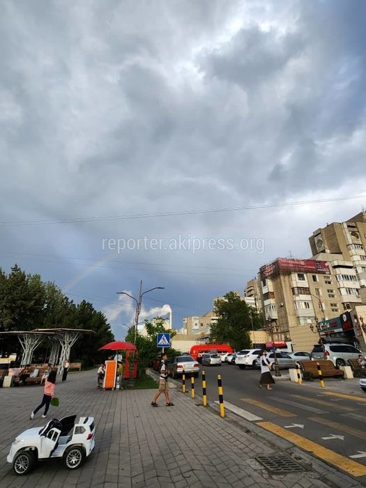 Небо Кыргызстана разукрасила радуга. Фото, видео