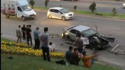 ДТП на Чолпон-Атинской: Разбит столб, машину отбросило на встречку