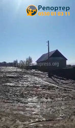 Сели в Күрмөнтү: Поток из воды, грязи и камней снесли сарай и забор из пескоблока. Видео