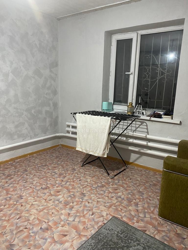 Продаю дом 4-ком. 100кв. м., этаж-1, 5-сот., стена кирпич, Чингиз Айтматова 31.