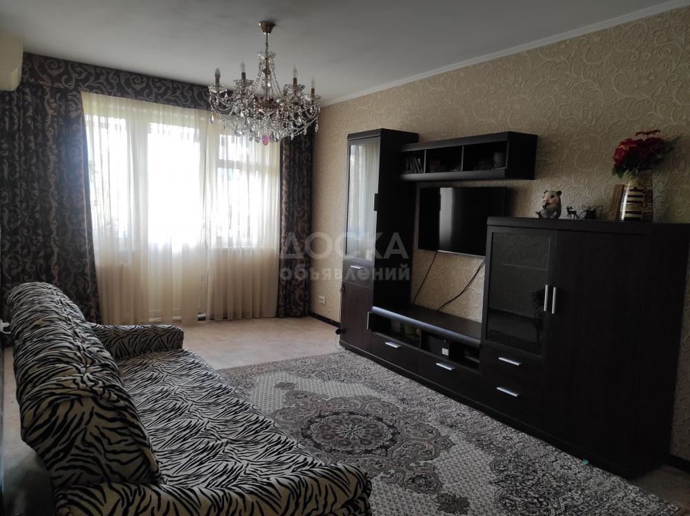 Продаю 3-комнатную квартиру, 58кв. м., этаж - 4/4, 4 мкр. по улице Донецкой.