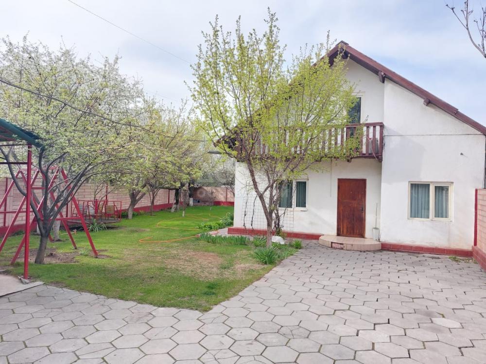 Продаю дом 6-ком. 140кв. м., этаж-1, 5-сот., стена кирпич, Ахунбаева/Бакаева.