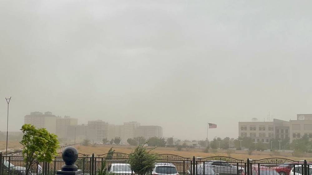 Шквальный ветер в Бишкеке. Видео