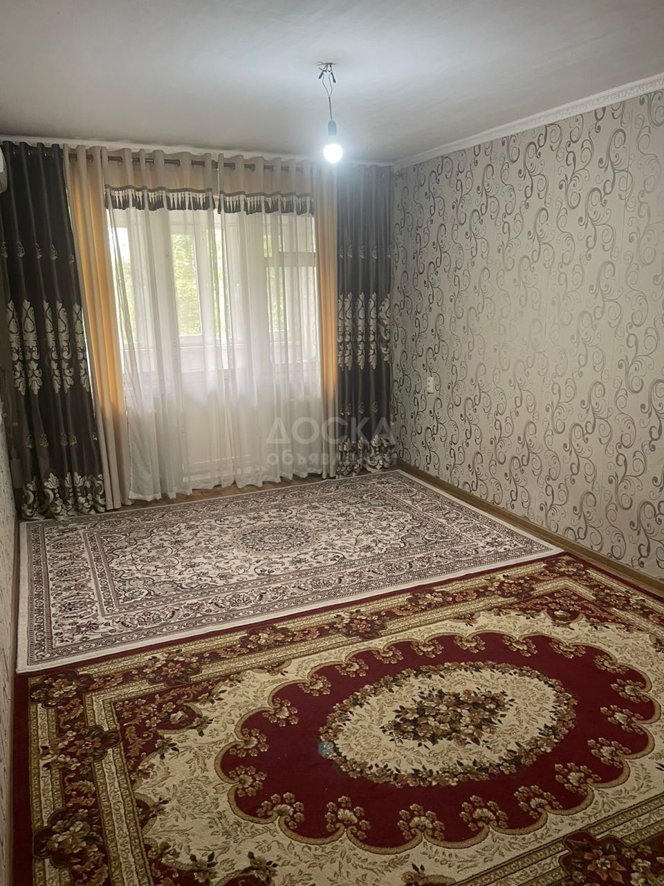 Продаю 3-комнатную квартиру, 58кв. м., этаж - 4/4, 8 микрорайон .