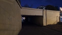 Под мостом на Советской нет освещения. Фото горожанина