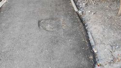 «Бугорки» и «впадины». Горожанин жалуется на качество нового тротуара на Гоголя. Фото
