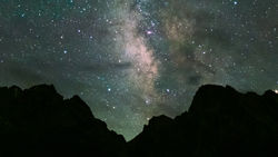 Снимки Млечного пути над высокогорным озером Кель-Суу