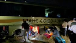 Автобус Бишкек—Ташкент попал в ДТП. Фото очевидца